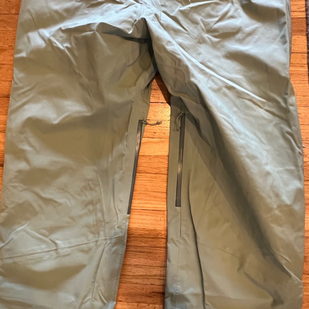 Women’s Flylow foxy snow pants- Sage Green - Picture 8 of 12
